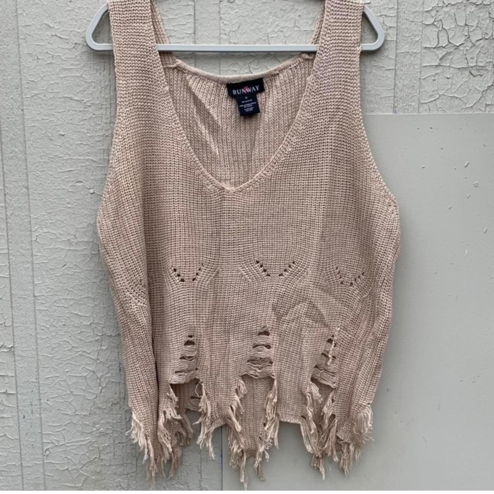 Size small - Picture 3 of 4